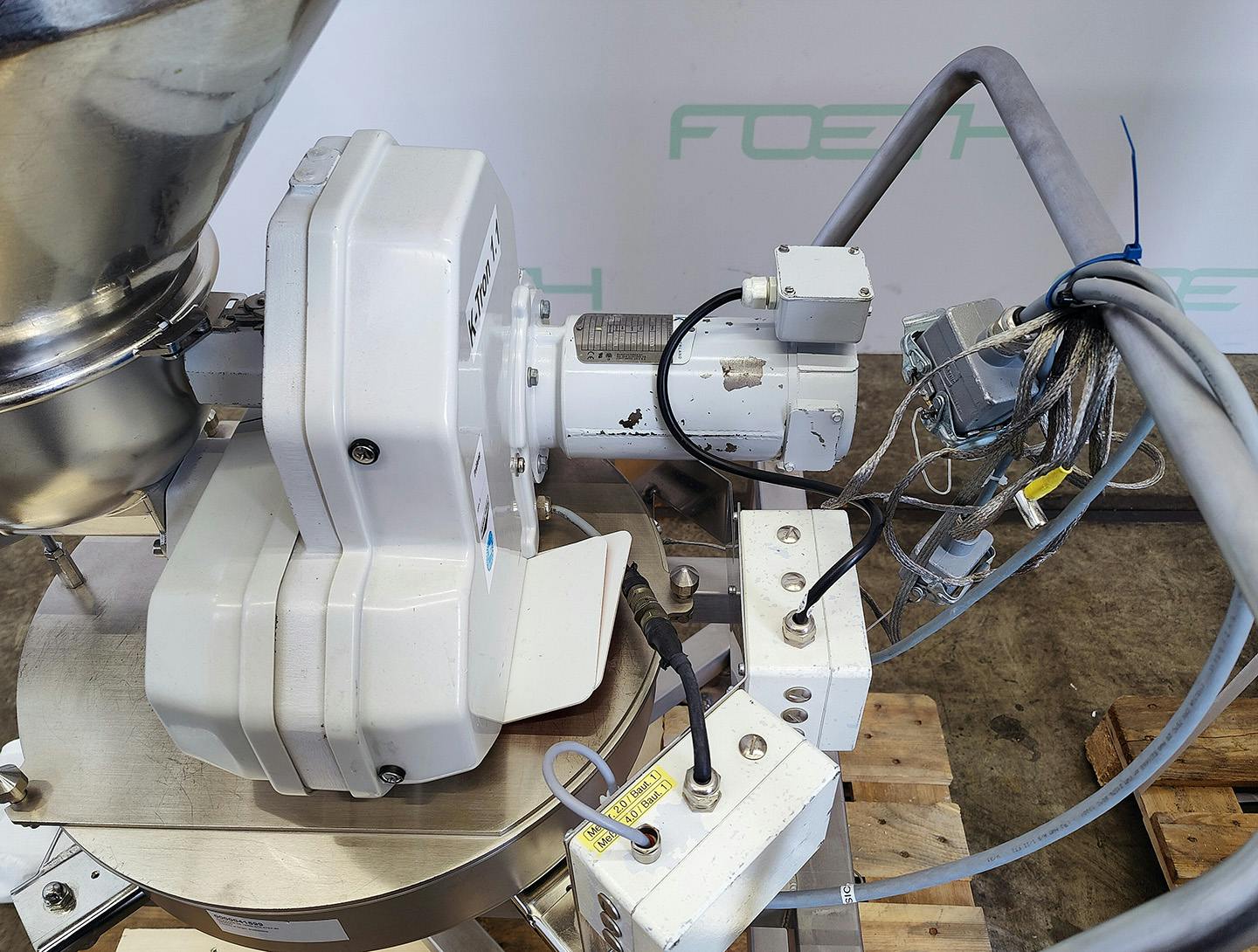 K-tron K2-ML-T35 loss-in-weight feeders - Metering screw - image 8