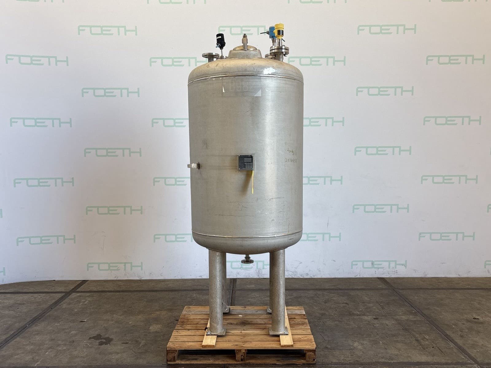 Hala 1200 l - Verticale tank - image 1