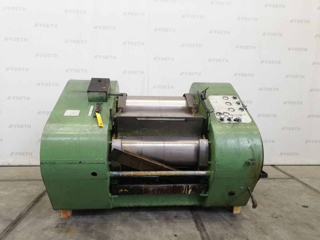 Bühler SDV-900 - Three roll mill