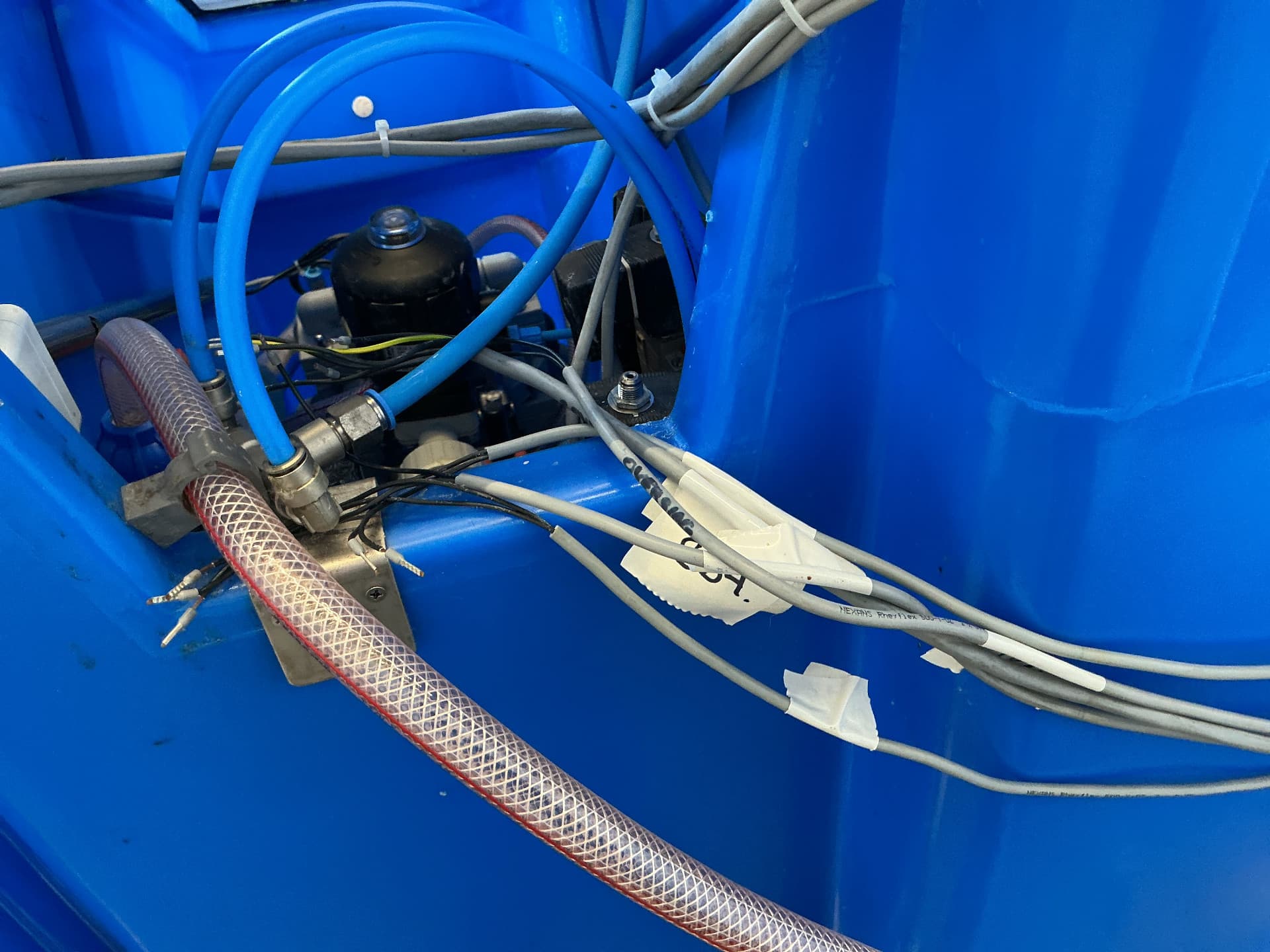 Ecolab Distribution pumps 2x2 - Дозирующий насос - image 13