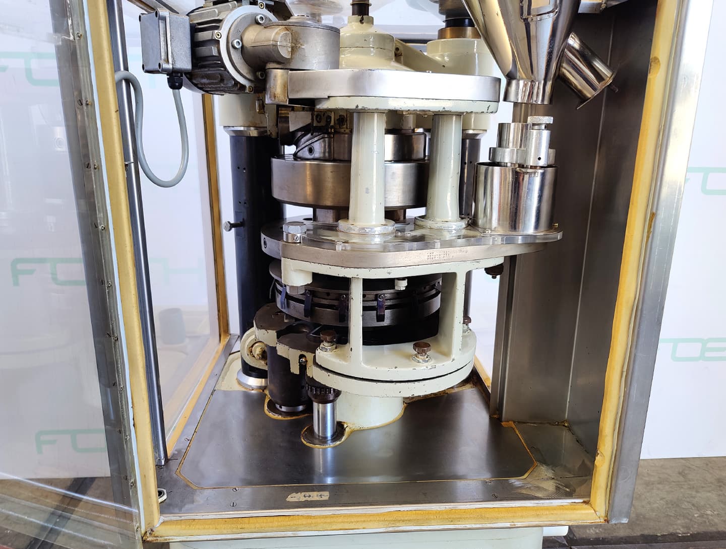 Manesty Betapress - Pressa per compresse rotante - image 6